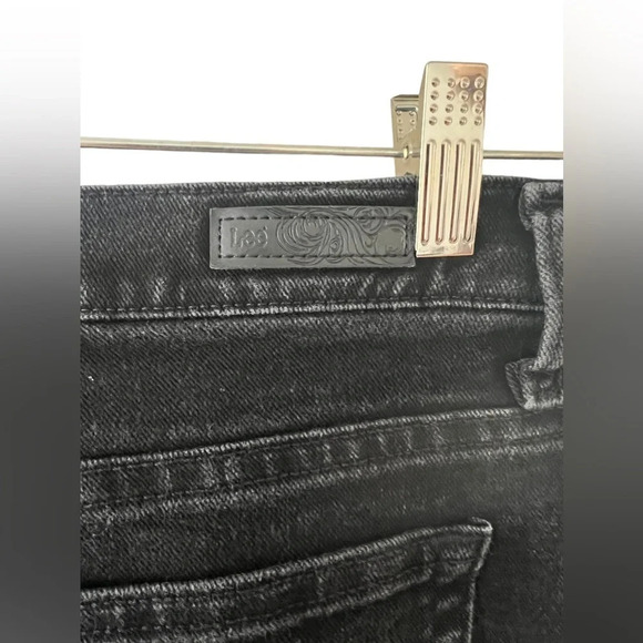 Leeβs relaxed fit straight leg black size 8 short in great condition 29 inseam - Picture 4 of 4